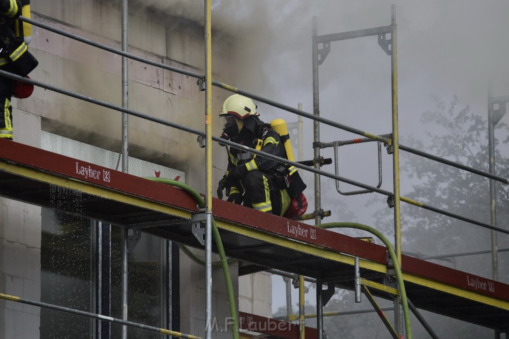 Dachstuhlbrand Koeln Poll Geislarerstr P320.JPG - Miklos Laubert